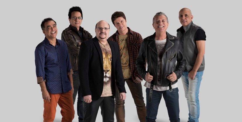 Esta será a primeira apresentação da banda após a morte do cantor Paulinho (de blazer preto)